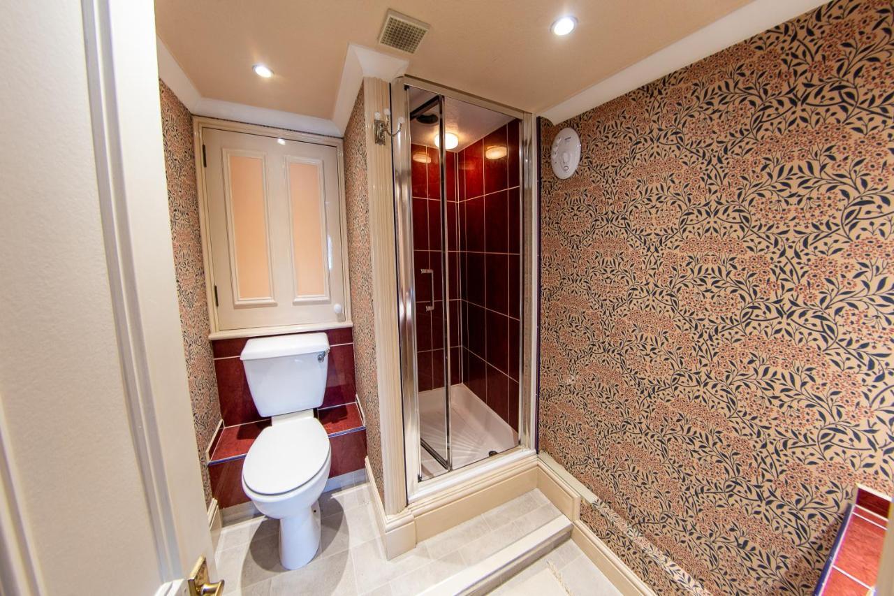 3, The Dolphin, 49 Quay Street - Stunning Apartment - Quintessential - Quay Views - Sleeps 2-4 People Newport  Kültér fotó