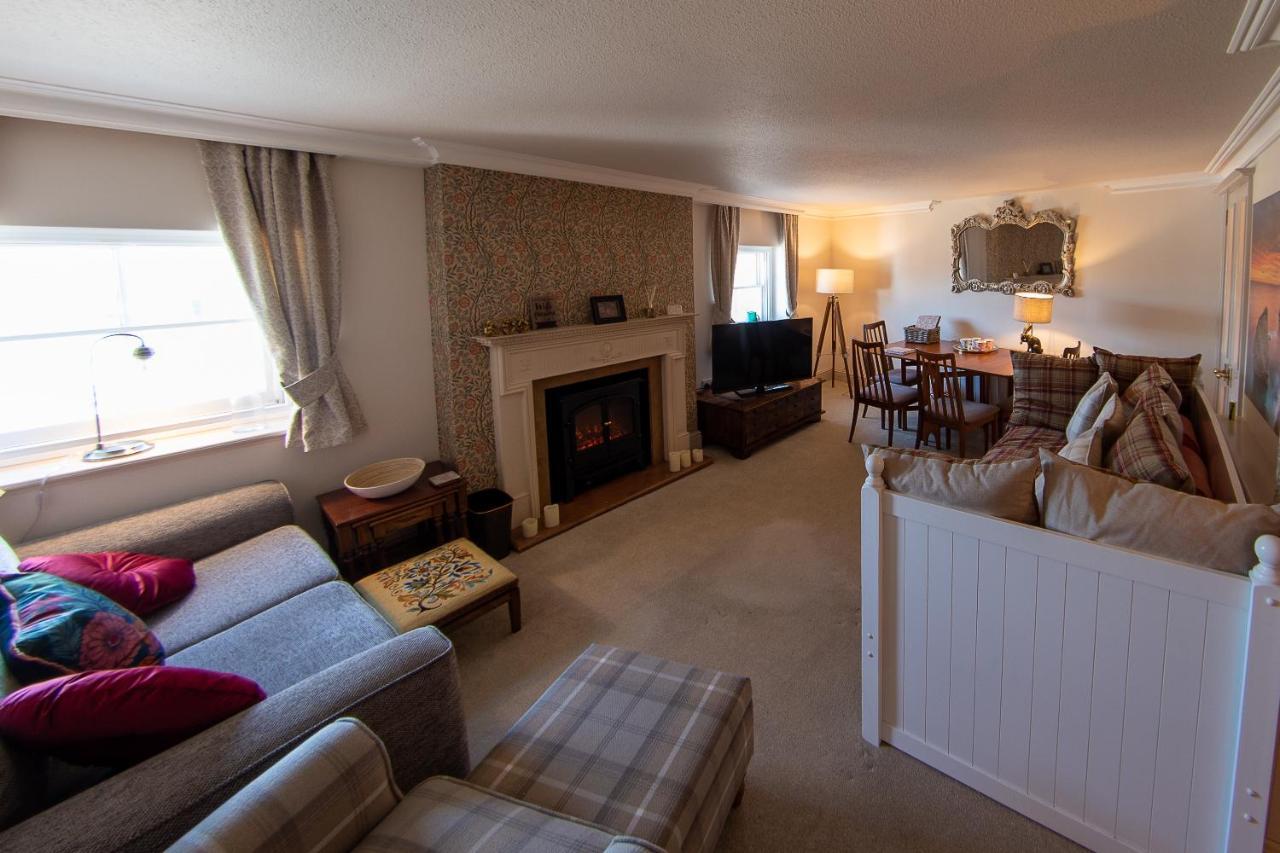 3, The Dolphin, 49 Quay Street - Stunning Apartment - Quintessential - Quay Views - Sleeps 2-4 People Newport  Kültér fotó